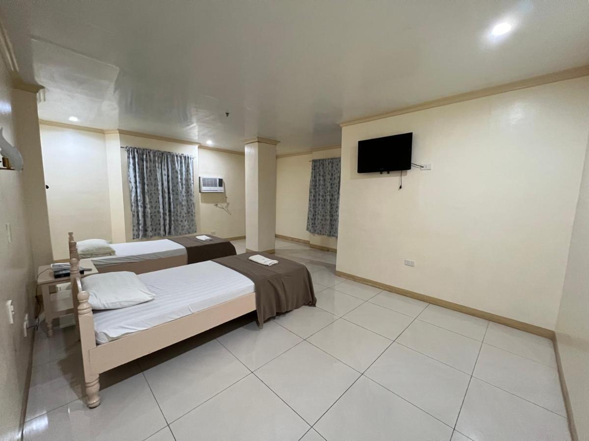 La Elliana Hotel & Restaurant, Inc. Laoag Buitenkant foto